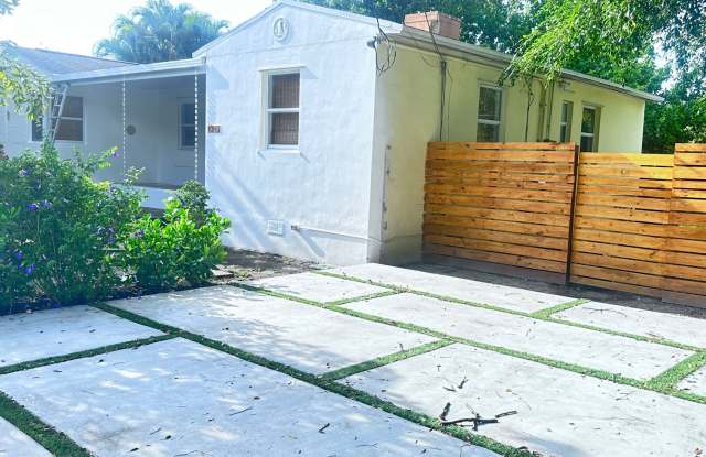 1210 Nw 111th St
