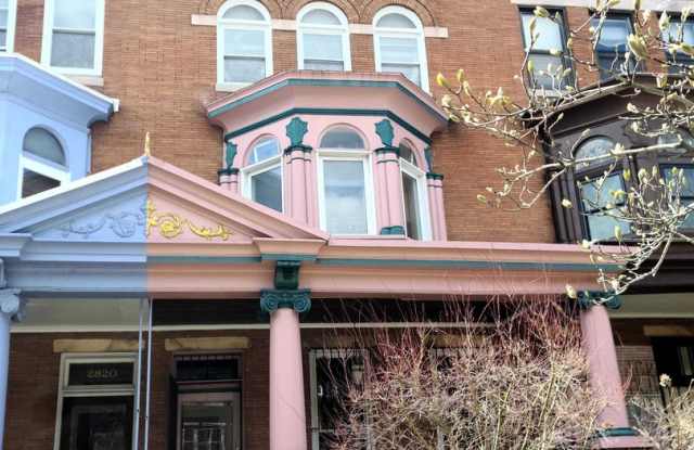Five Bedroom Townhome with Jacuzzi For Rent!