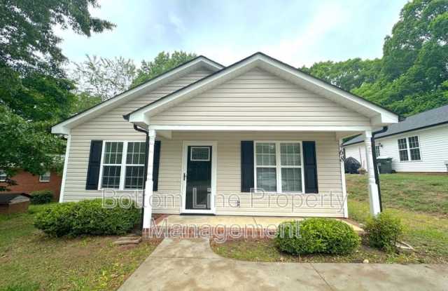 468 Barrington Pl NW