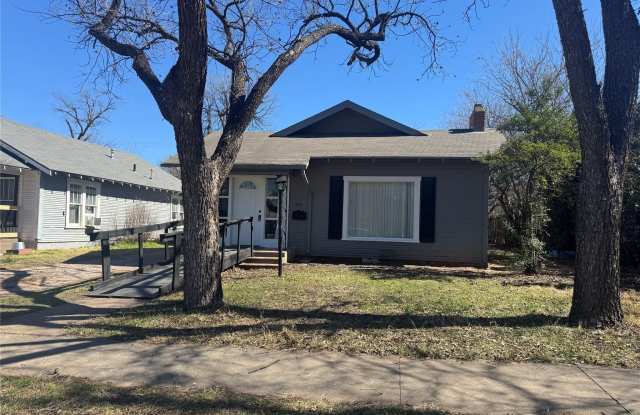 725 Peach Street