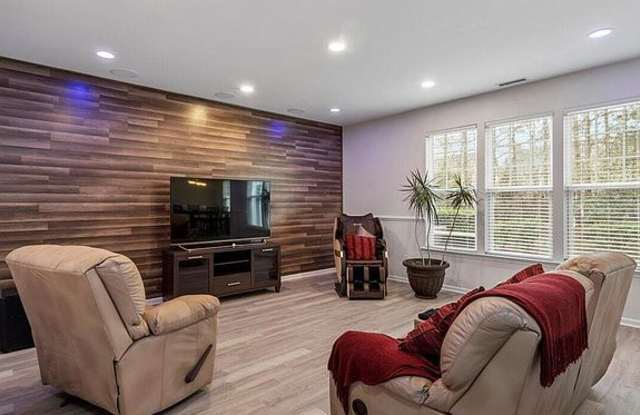 1008 Garden Square Lane