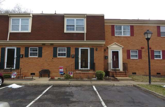 Woodmere Pointe Condominium-Petersburg