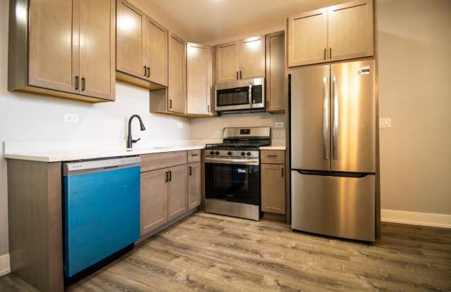 3208 W Belle Plaine Avenue