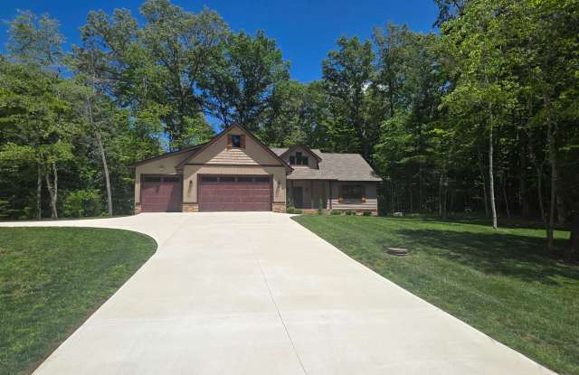 3 bedroom / 2 bath new build in Fairfield Glade available for 12 month lease