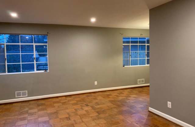 857 JACKSONVILLE Street