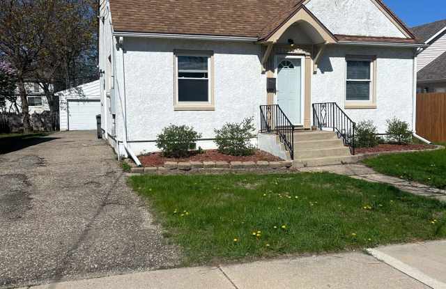 911 12th Avenue Northeast