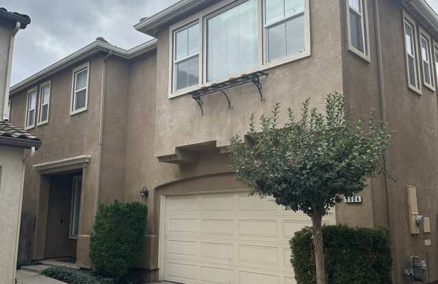 3904 Purple Finch Lane