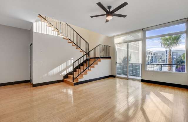 Loft 5 #310- Stunning 1Bd/2.5Ba Two Level Loft Offers 1776sf of Expansive Spacing