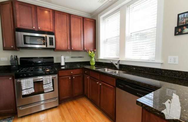 4867 N Hermitage Ave