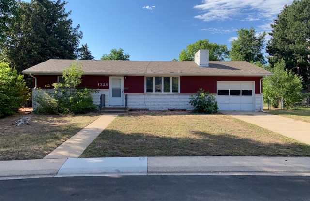 STUDENTS WELCOME! 5 Bed 2 Bath Ranch House w/ Basement