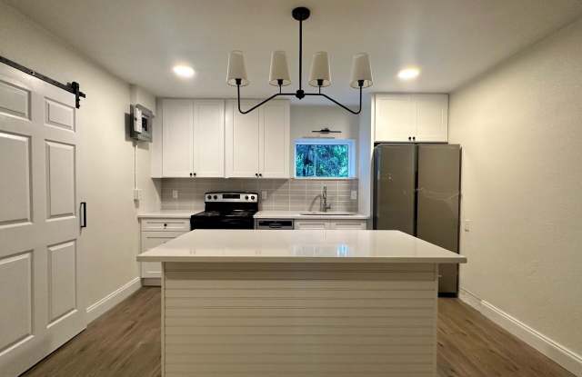 472 Magnolia Avenue unit: 2