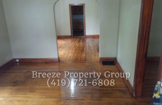 Two bedroom unit for rent in E Park St Toledo