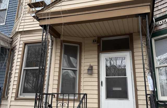 Photo of 664 PALISADE AVE