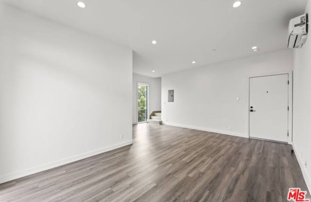 Upper Nomadic Santa Monica