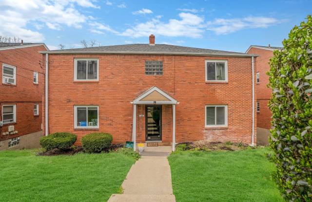 Spacious 1 Bedroom in Bellevue with Balcony and Garage space!