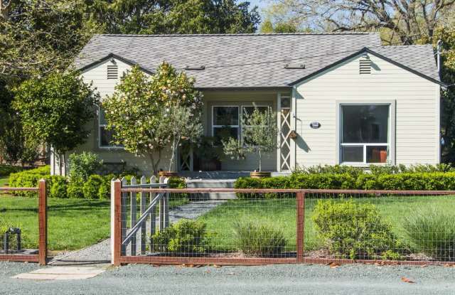 Excellent Furnished  Centrally Located Cottage in Sonoma Valley, 2 bedroom 1 bath home on 1/2 acre - Video Walkthrough Available - 17095 Brookside Road, Boyes Hot Springs, CA 95476