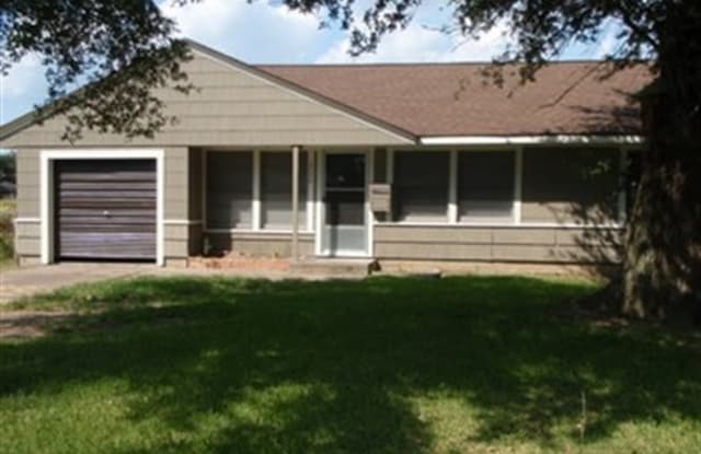 3750 Graves Ave - 3750 Graves Avenue, Groves, TX 77619