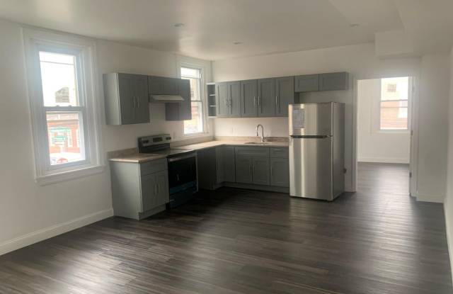 Photo of 1770 N Mascher