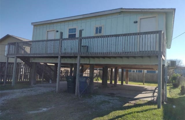 221 Courtland Dr - 221 Courtland Drive, Corpus Christi, TX 78418