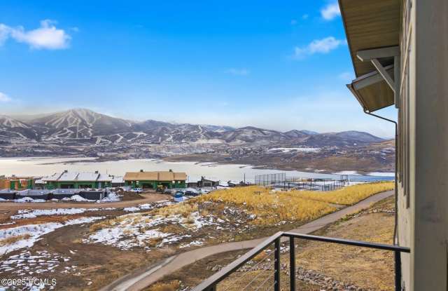 674 E Silver Hill Loop