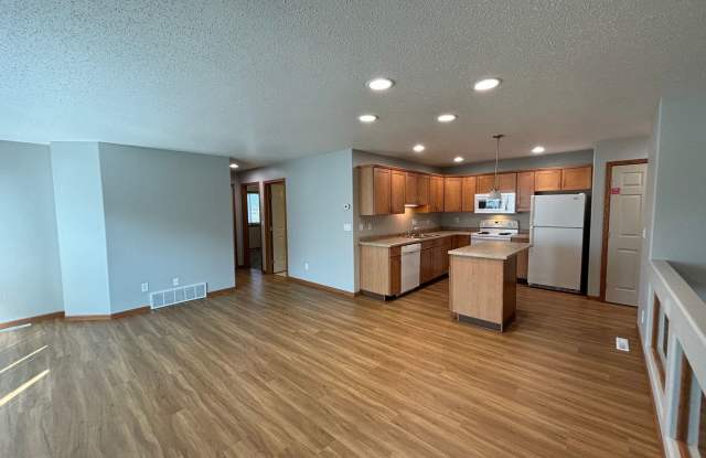 4 bdrm/3 bath Townhome for Rent