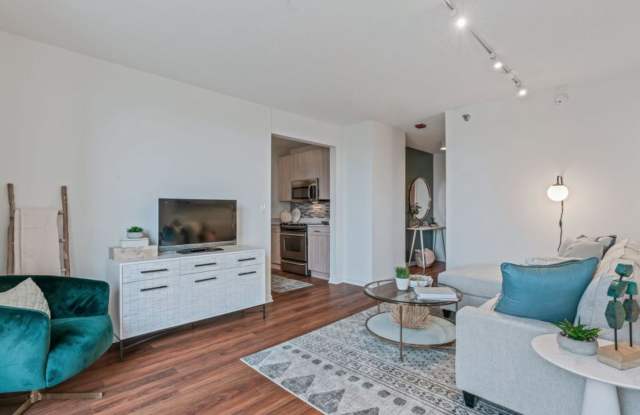 490 North Kingsbury Street