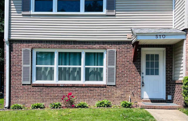 3 bed/2 bath Townhome - 2.2 miles from Auburn University!