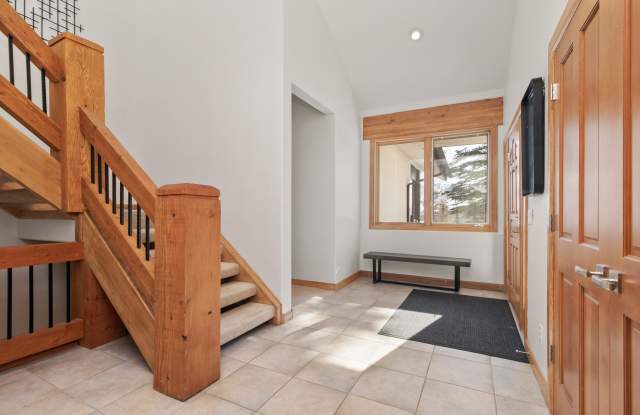 3133 Mountain Ridge CT