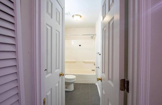 424 E NORTH Avenue unit: 2Nd Floor