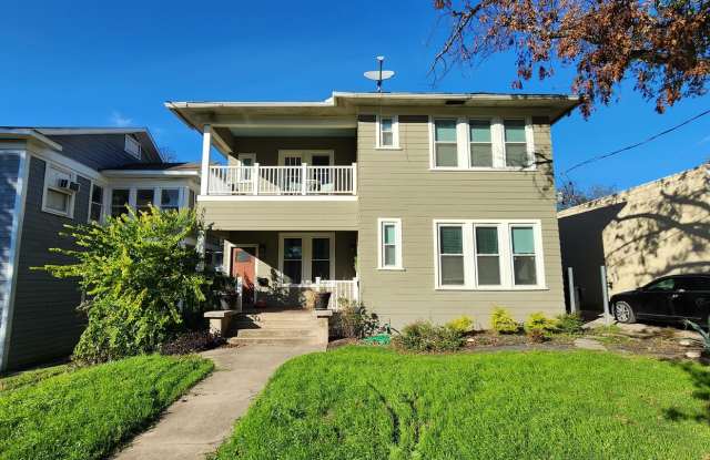 Photo of 415 W Mistletoe Ave