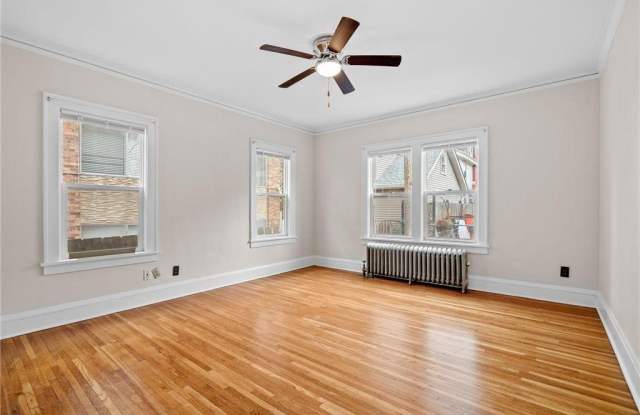 1909 Emerson Avenue S