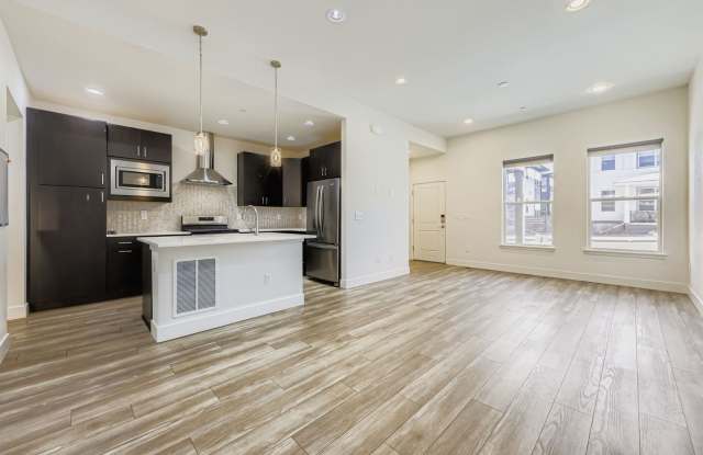 Photo of 3 BED/3 BATH TOWNHOME AVAILABLE NOW!