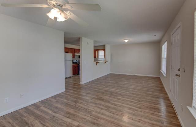 2712 E Main St