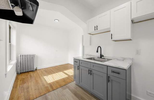 8051 S Ingleside