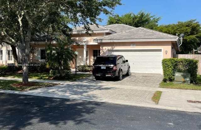 368 NE 29th Ter - 368 NE 29th Ter, Homestead, FL 33033