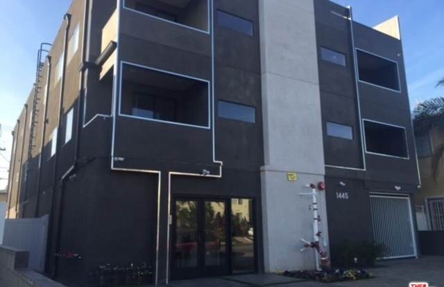 Photo of 1445 S FAIRFAX Ave unit: 3