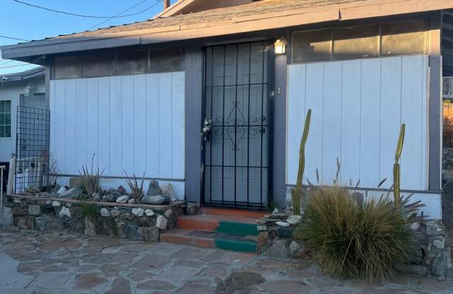 AVAILABLE NOW !! 1 Bedroom 1 Bathroom Apartment in Desert Hot Springs !!