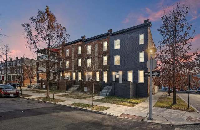 2301 Whittier Avenue