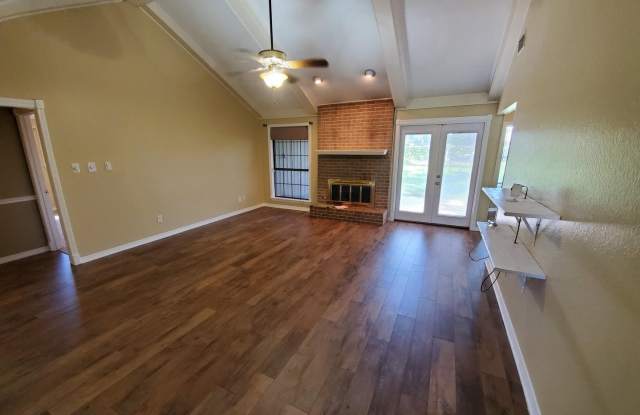 406 Mayfair Dr