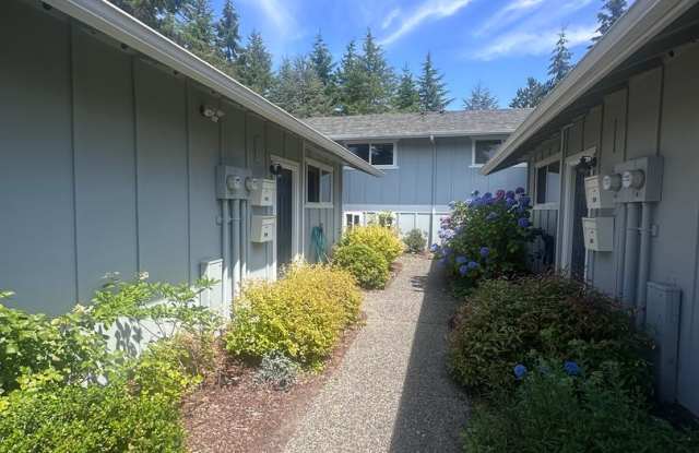 Blue Heron Townhome - Split Level 2 Bedroom located near Winslow