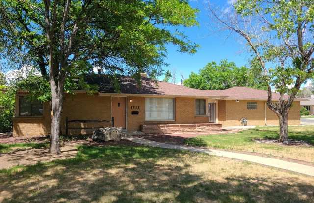 Charming 3BR House in Aurora