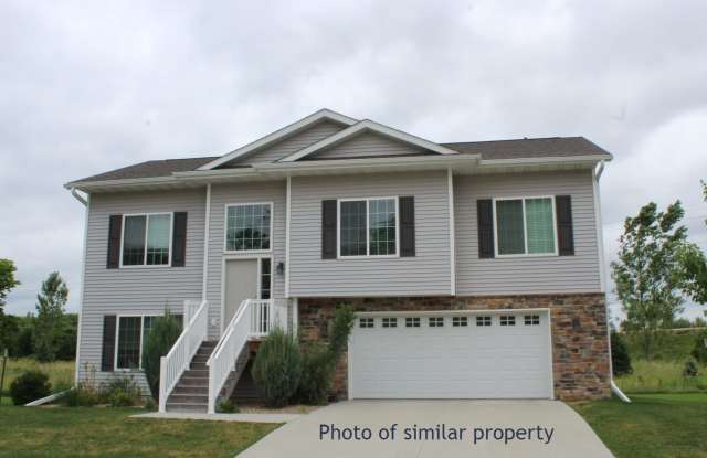 4 Bedroom, 3 bath close to University