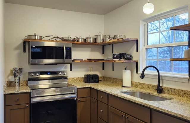 Spacious 3 bedroom 2 bath home in Chickamauga, GA