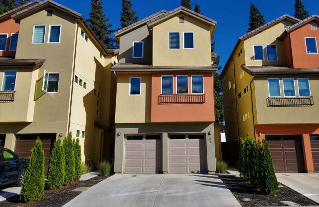 Contemporary Greenhaven Home with Private Backyard & Smart Features