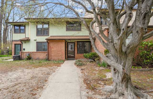 2211 Greenwood Dr