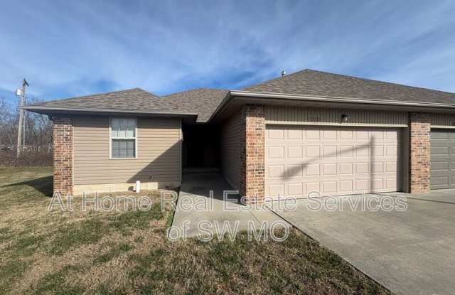 Photo of 1270 N Northwood Ave