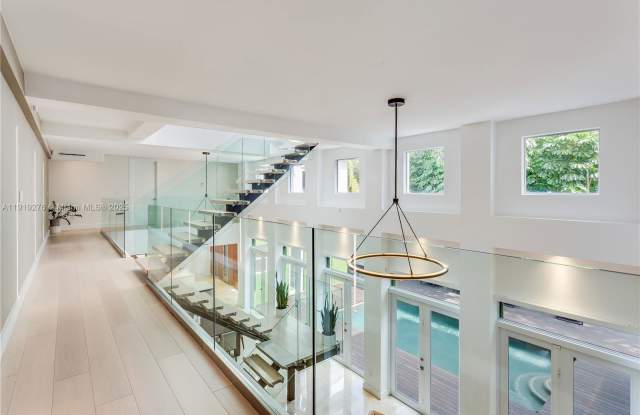 1701 Espanola Drive