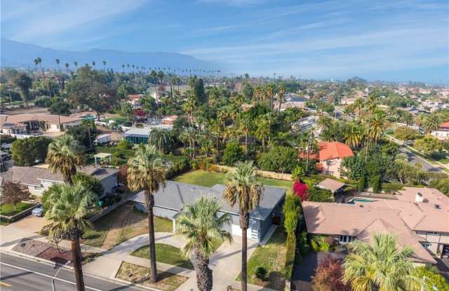 Photo of 2850 Hudson Ave