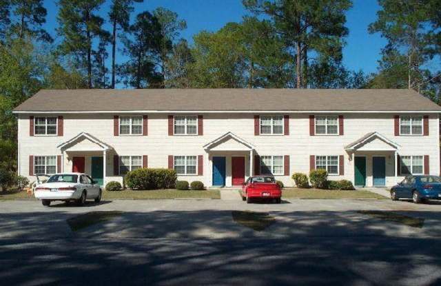 2 bedroom Townhouse - 1498 Ricardo Street, Valdosta, GA 31602