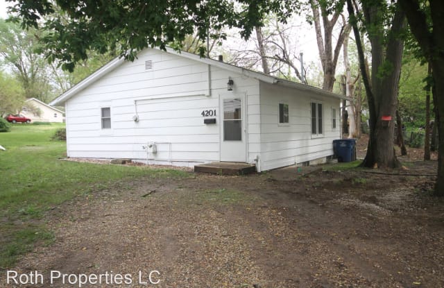 4201 SW 10th St - 4201 Southwest 10th Street, Des Moines, IA 50315